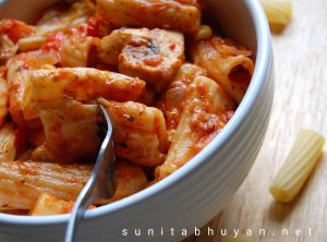 Cheesy tortiglioni bake