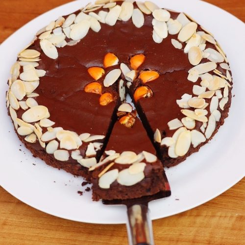 Chocolate, orange and almond flourless cake