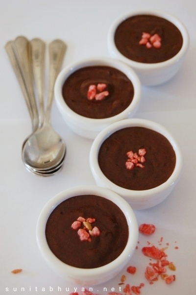 Mini chocolate mousse pots