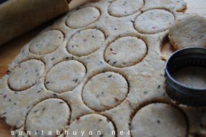 Coconut and cumin cookies