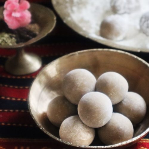Poka mithoi l Assamese spiced rice flour balls (laru /laddu)