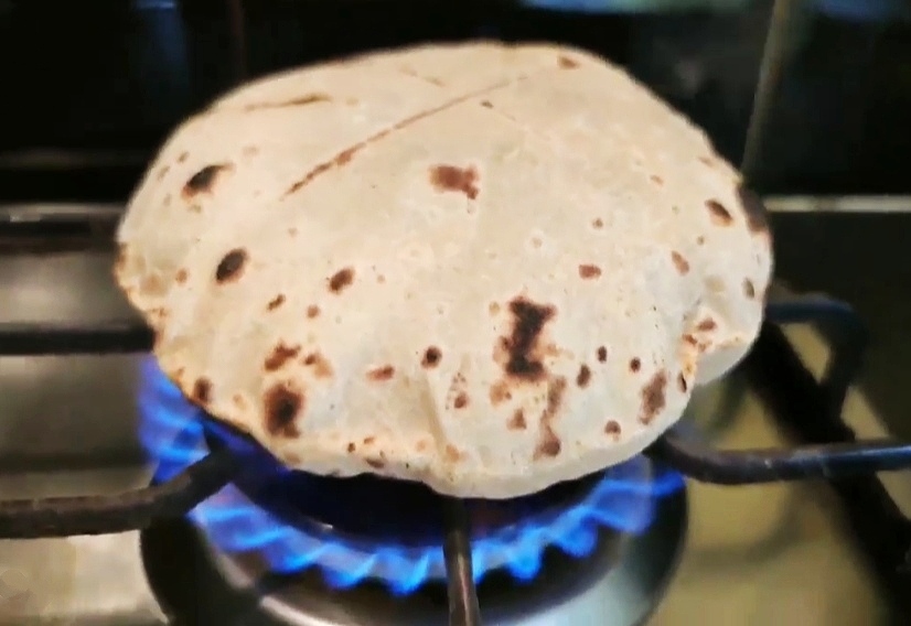 Phulka (roti /rooti) recipe l Puffed Indian flatbread - Sunita's