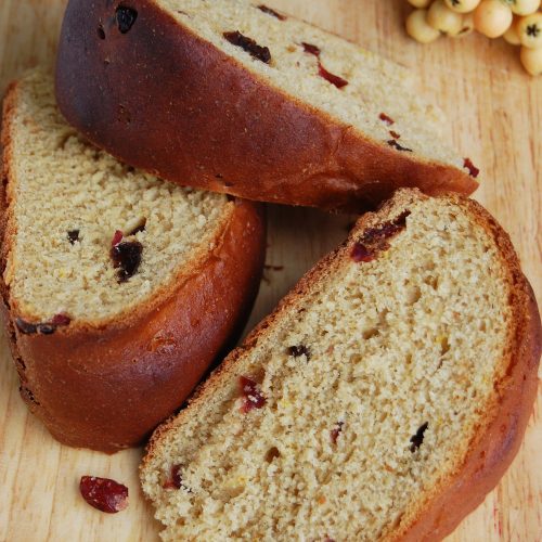 Wholewheat fruity saffron bread